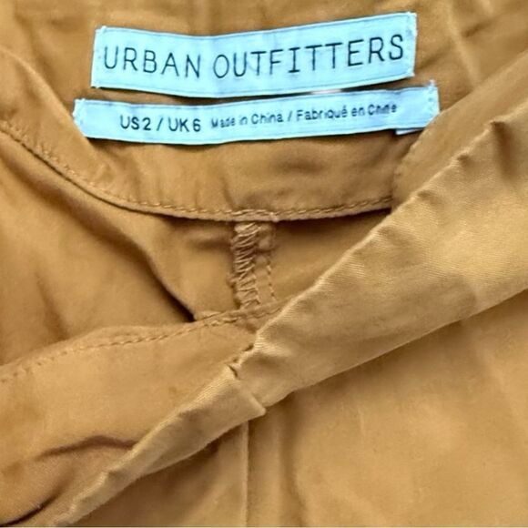 Urban Outfitters Mustard Yellow Pleated Shorts - Picture 3 of 6
